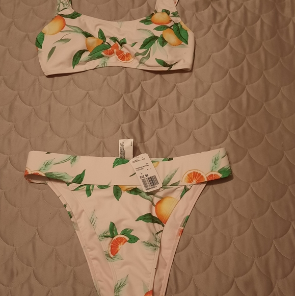 2 piece bikini - Picture 2 of 5